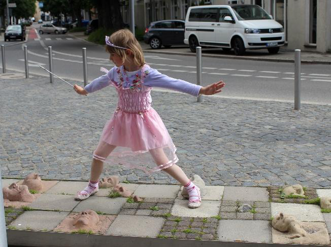 Tänzerisch durch ein kleines Mädchen (Foto: Sigrid Bruch)